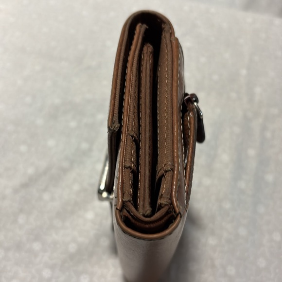 Liz Claiborne Trifold Wallet - Picture 6 of 13